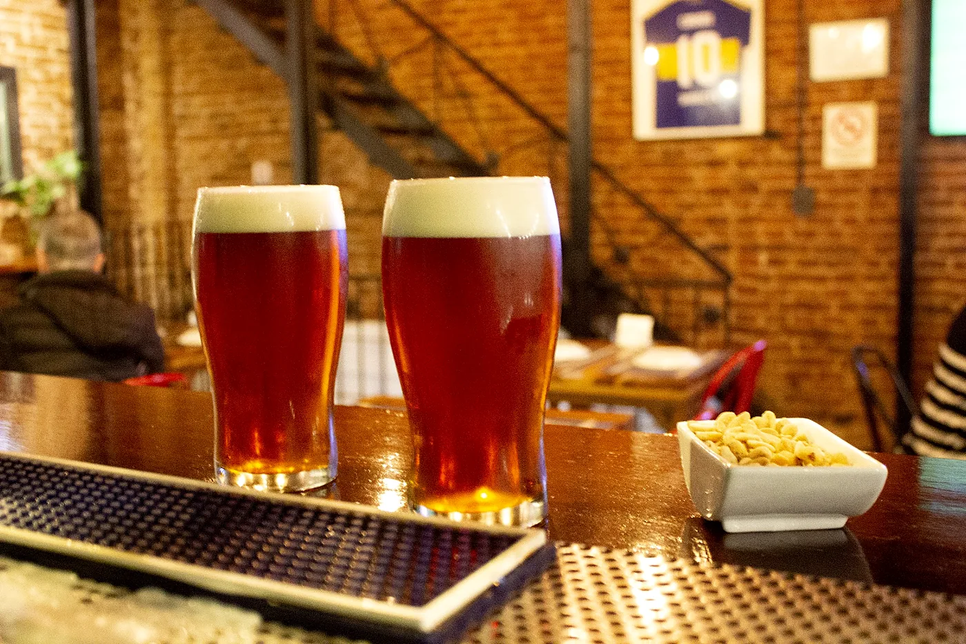 Cervezas en la barra