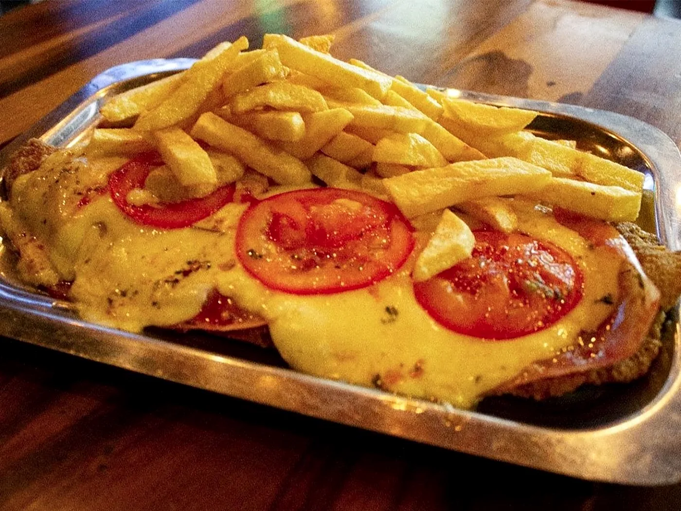 Milanesa a la napolitana con papas fritas
